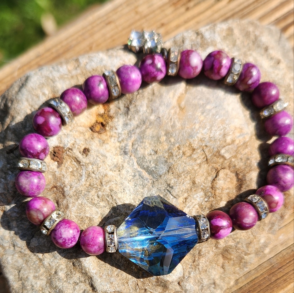 Purple stretch bracelet with Czech Glass bead